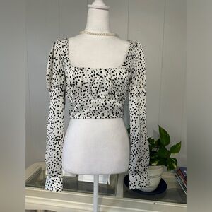 🛍️ misguided (petite) long sleeve crop top size 4 excellent condition.